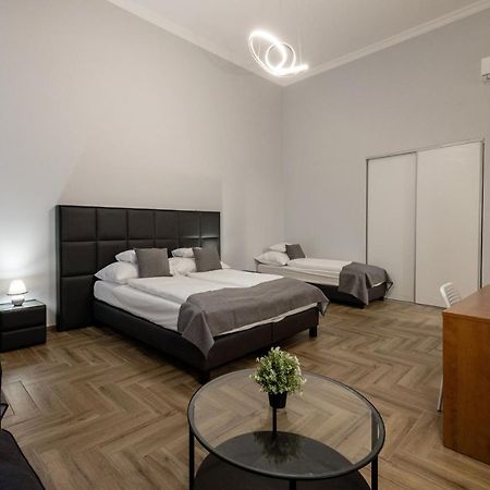 Prime Time Vaci Budapest Ngoại thất bức ảnh